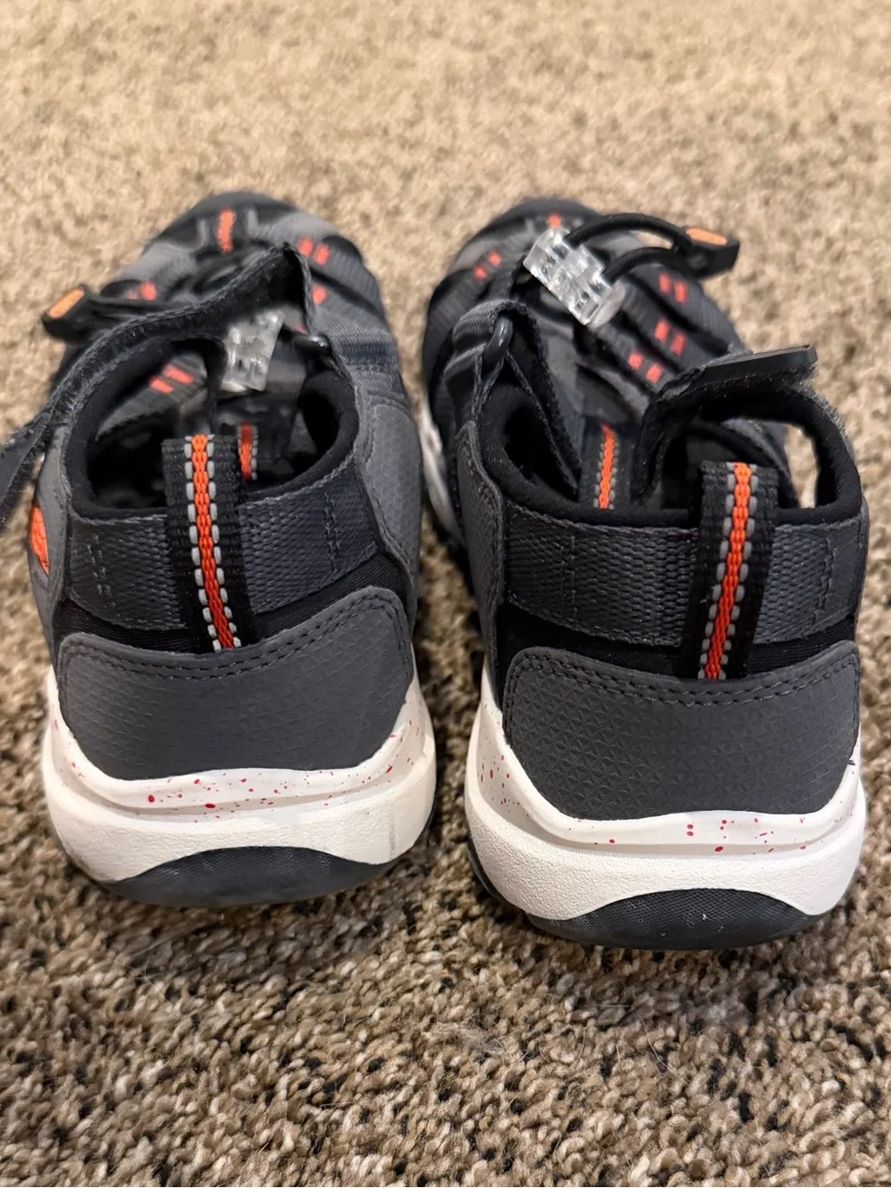 Keen between traction